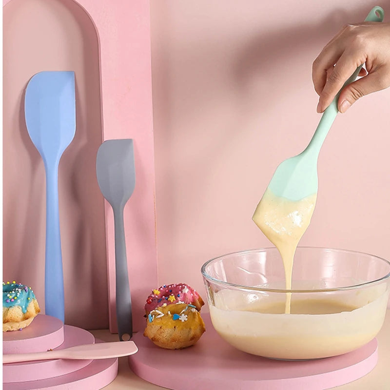 1Pcs Cream Cake Silicone Baking Spatula Scraper Non-stick Kitchen Butter Pastry Blenders Salad Mixer Batter Pies Cooking Tools